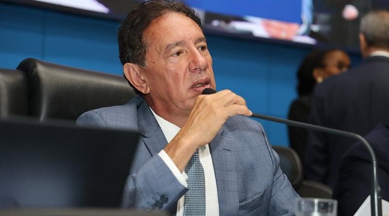 Gerson Claro lidera ranking de deputados estaduais mais bem avaliados, aponta pesquisa